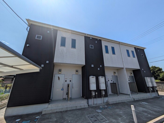 物件外観写真2　(エントランス部分)