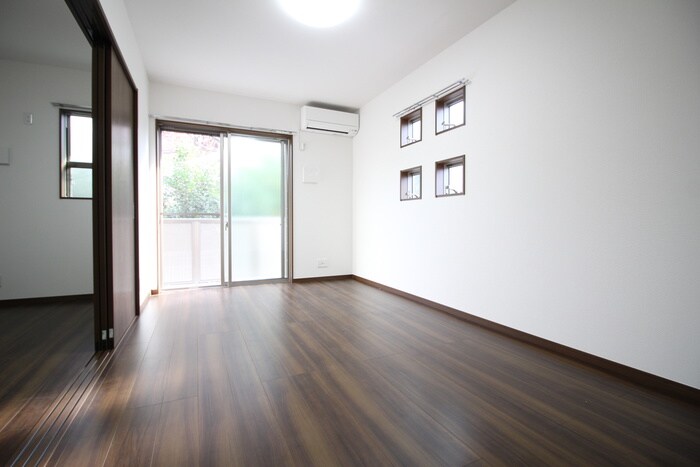 物件内観写真7　(室内からの展望)