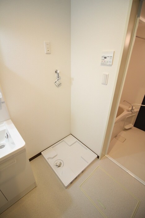 物件内観写真12　(洗濯機置場)