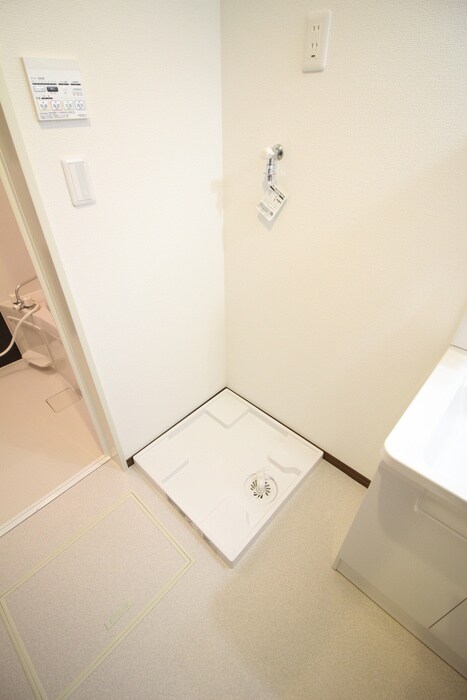 物件内観写真13　(洗濯機置場)