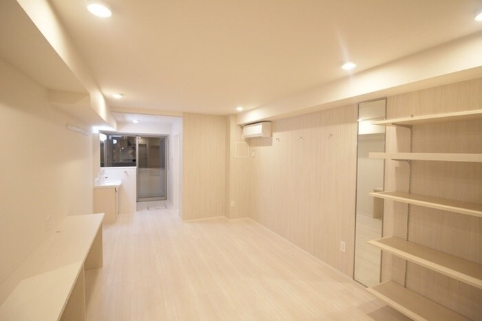 物件内観写真7　(室内からの展望)