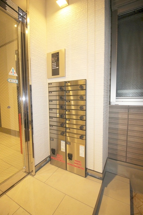 物件外観写真3　(エントランス部分)