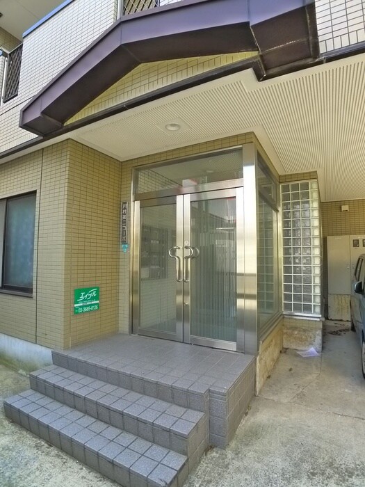 物件外観写真5　(エントランス部分)