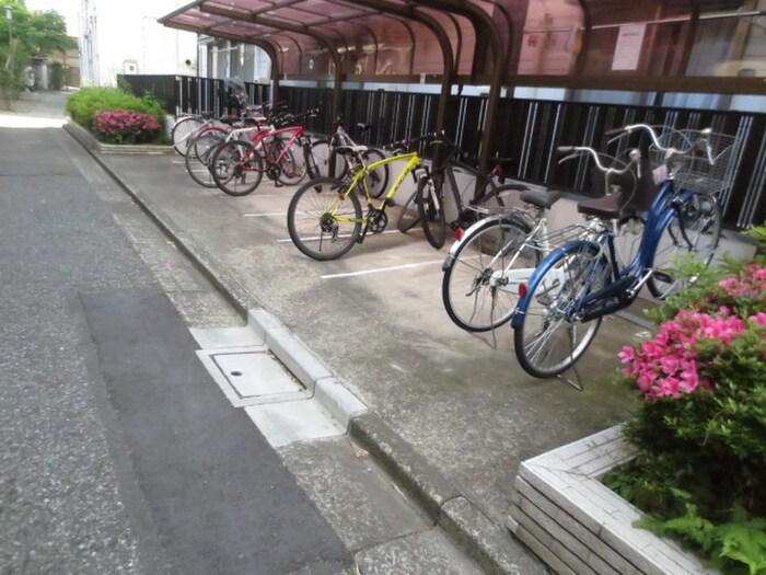 物件外観写真2　(駐輪場)