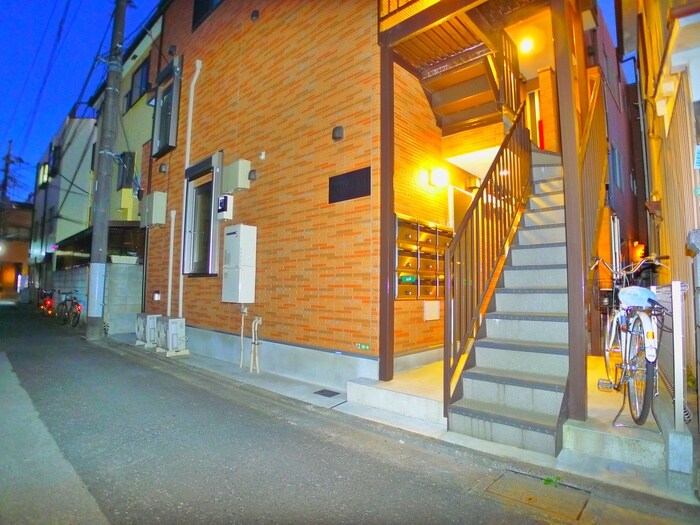 物件外観写真3　(エントランス部分)