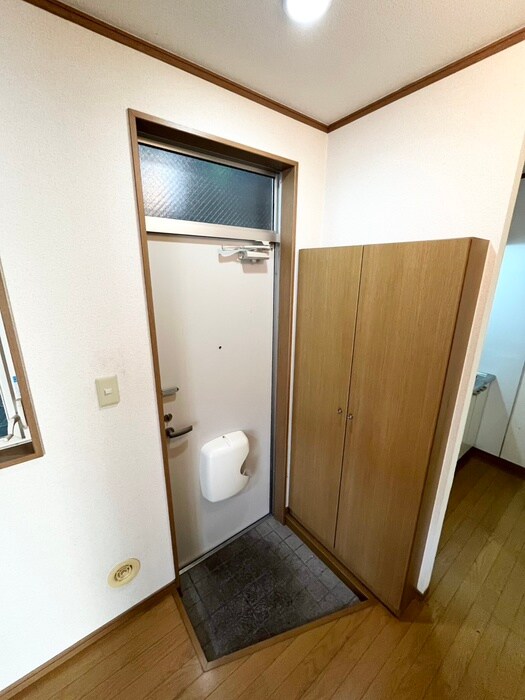 物件内観写真12　(玄関)