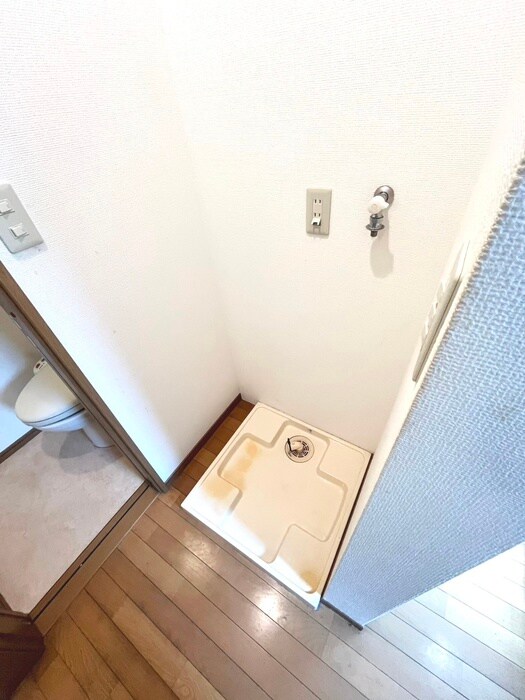 物件内観写真14　(洗濯機置場)