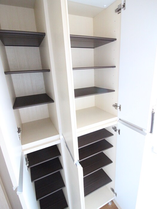 物件内観写真18　(靴箱)