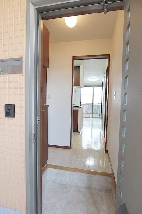 物件内観写真13　(玄関)