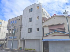 モンカ－ブワダ外観写真
