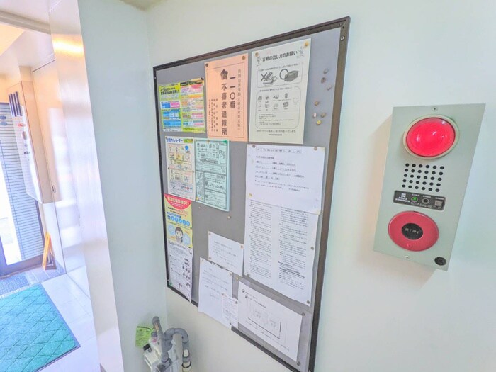 物件外観写真3　(エントランス部分)