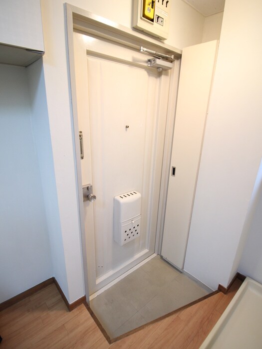 物件内観写真12　(玄関)