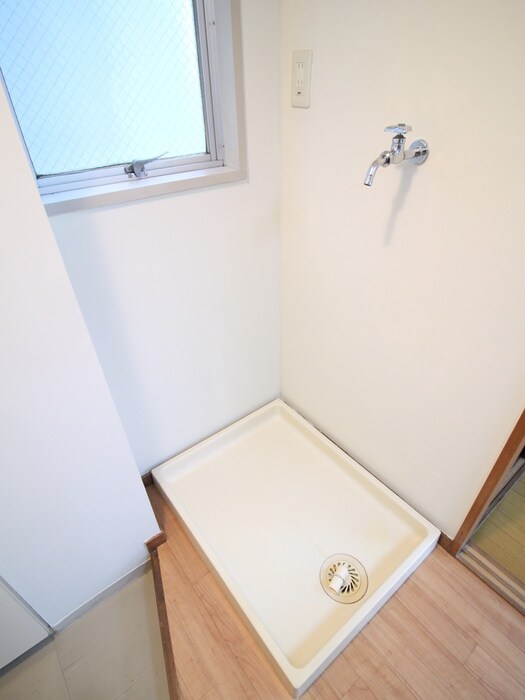 物件内観写真14　(洗濯機置場)