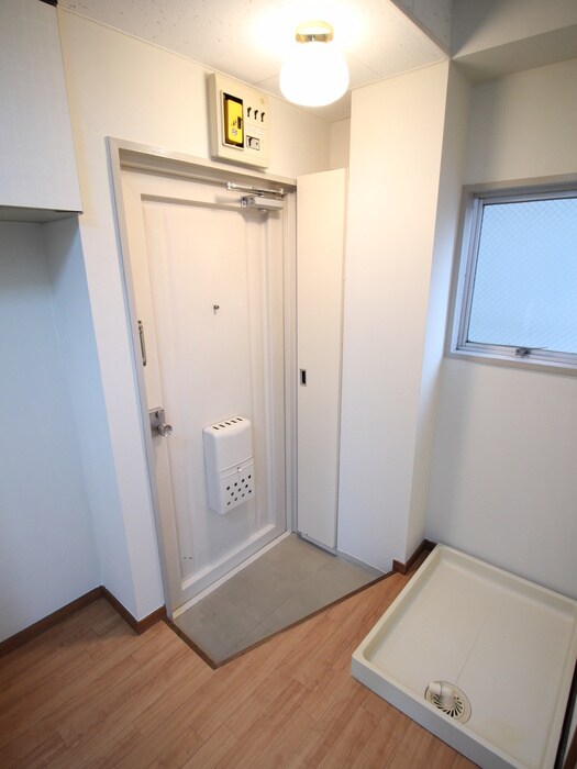 物件内観写真18　(玄関)