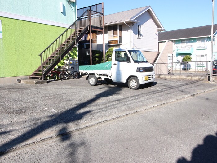 物件外観写真5　(駐車場)