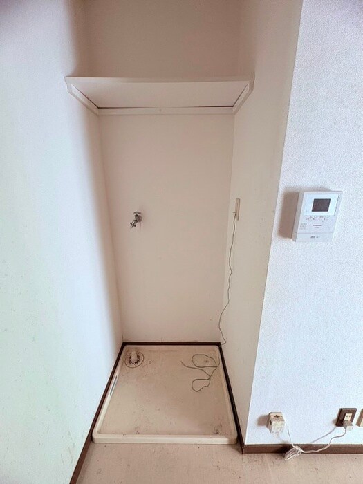 物件内観写真14　(洗濯機置場)