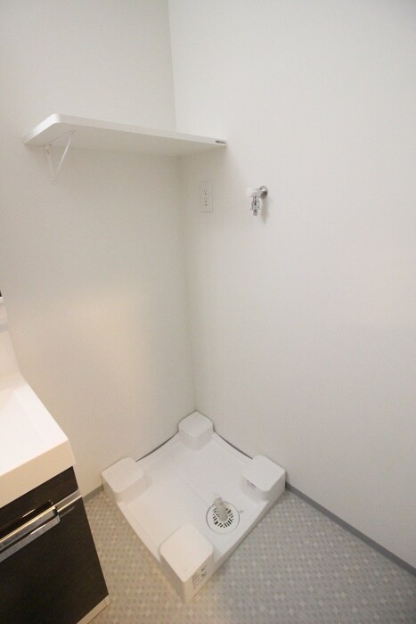 物件内観写真10　(洗濯機置場)