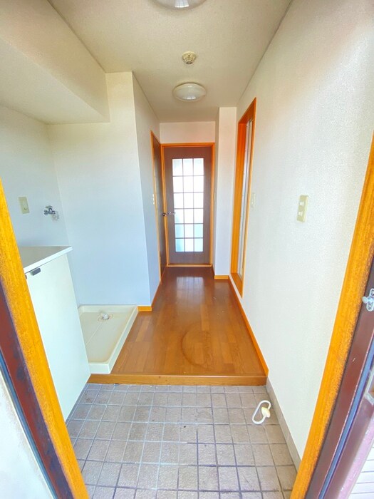 物件内観写真7　(玄関)