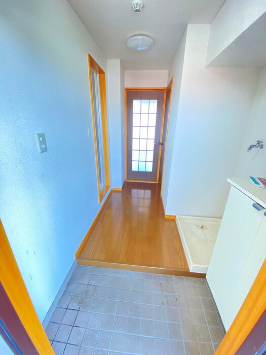 物件内観写真7　(玄関)