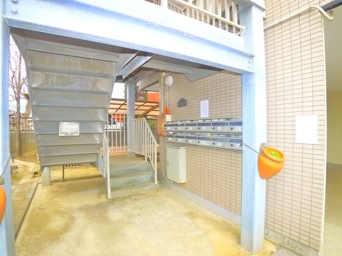 物件外観写真4　(エントランス部分)