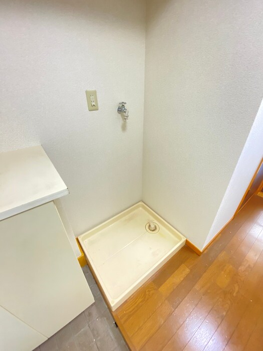 物件内観写真10　(洗濯機置場)