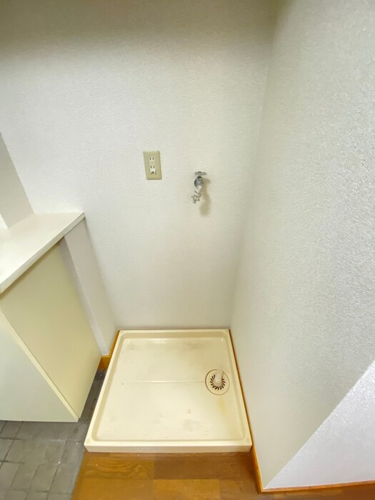 物件内観写真12　(洗濯機置場)