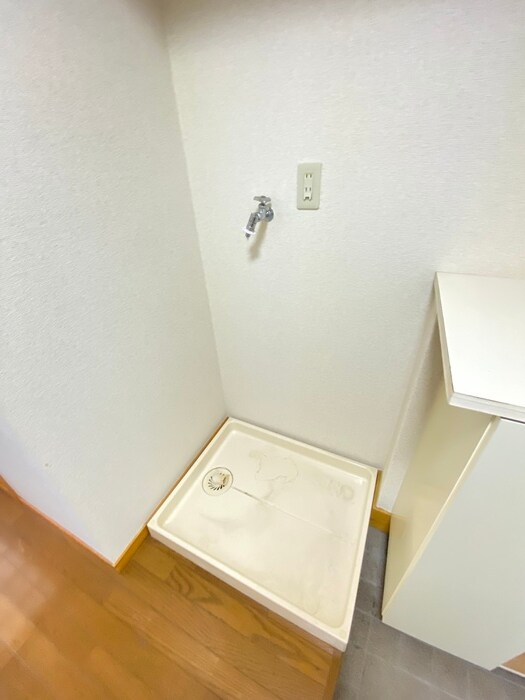 物件内観写真14　(洗濯機置場)