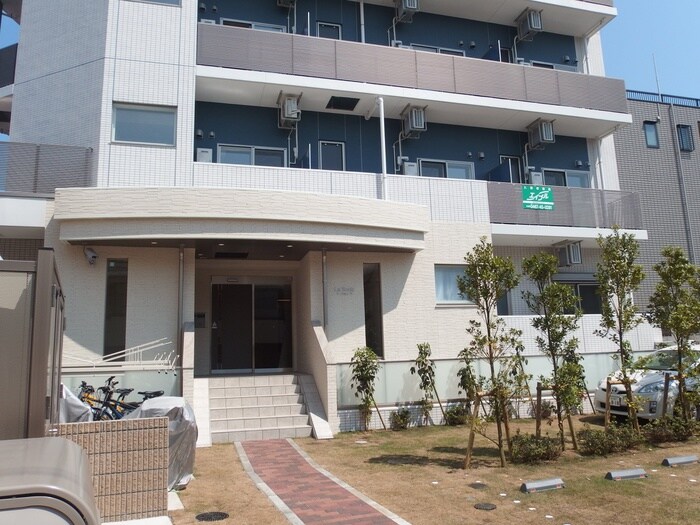 物件外観写真6　(駐輪場)