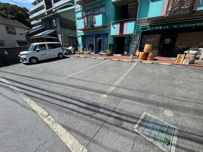 物件外観写真3　(駐車場)