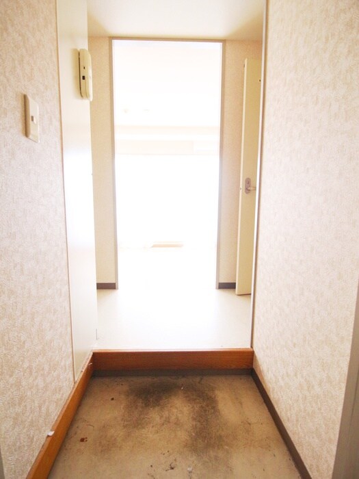 物件内観写真7　(玄関)