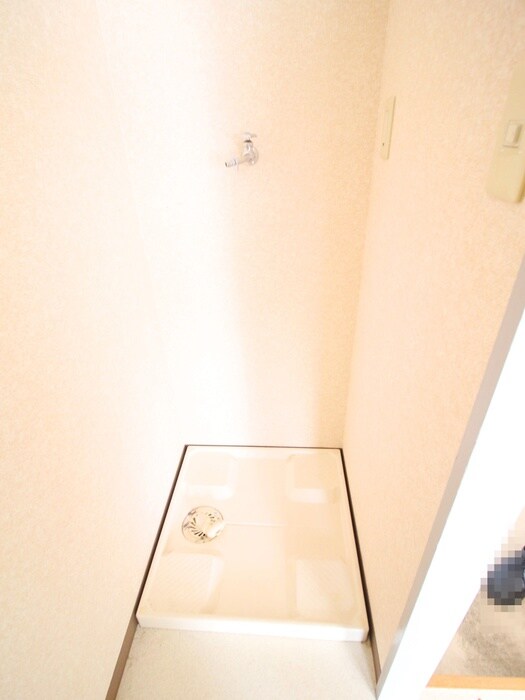 物件内観写真8　(洗濯機置場)