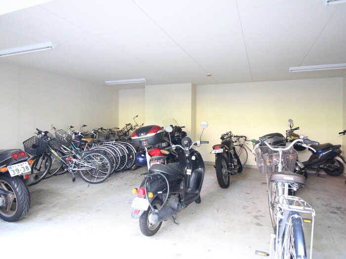 物件外観写真6　(駐輪場)