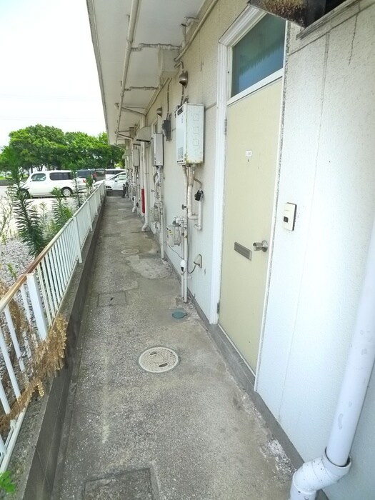 物件外観写真5　(エントランス部分)