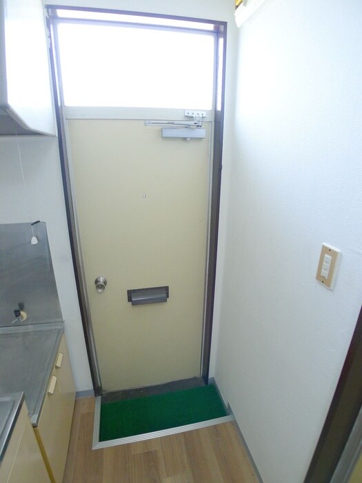 物件内観写真16　(玄関)