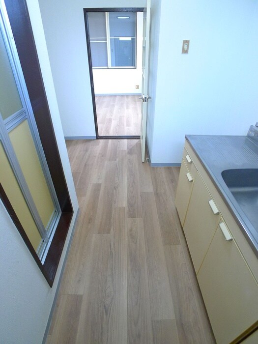 物件内観写真19　(廊下)