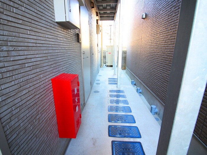 物件外観写真3　(エントランス部分)