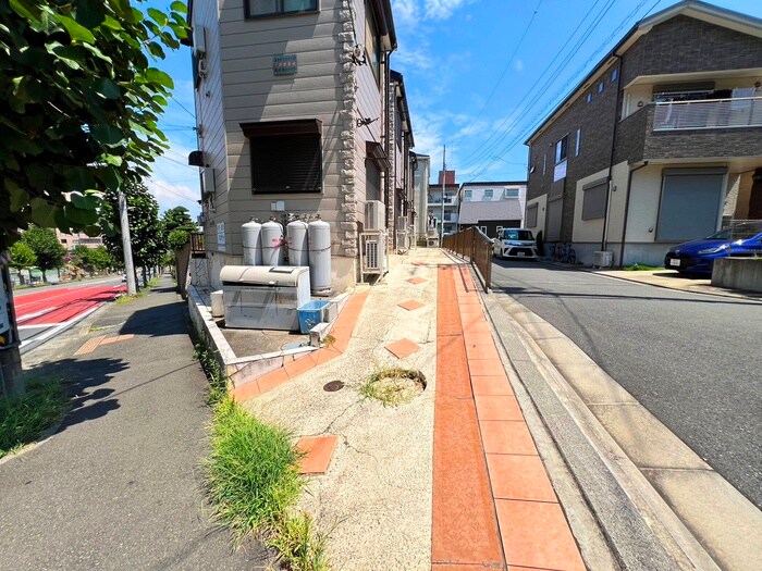 物件外観写真2　(エントランス部分)