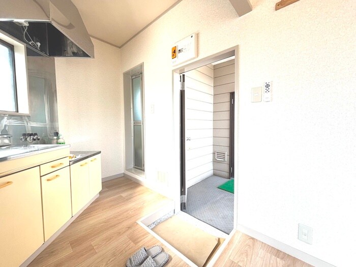 物件内観写真14　(玄関)