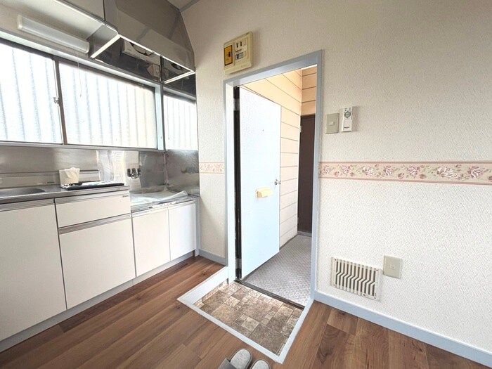 物件内観写真14　(玄関)