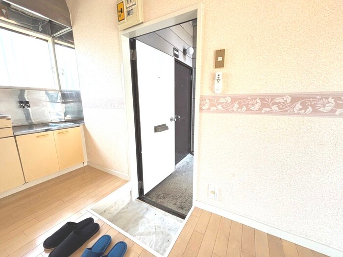 物件内観写真15　(玄関)