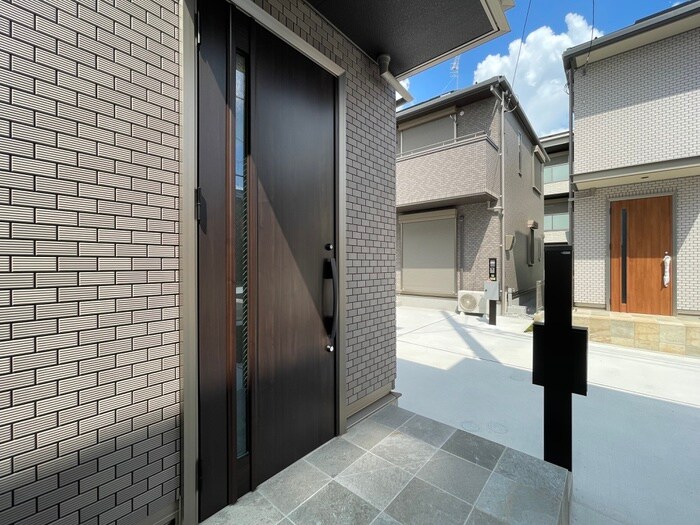 舎人戸建Ｆのエントランス部分