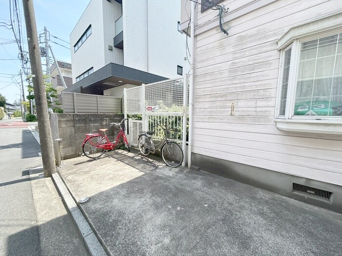 物件外観写真2　(駐輪場)