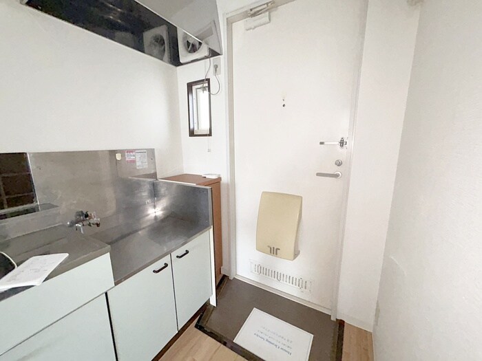 物件内観写真13　(玄関)