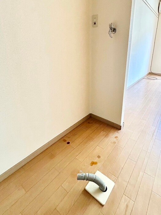 物件内観写真11　(洗濯機置場)