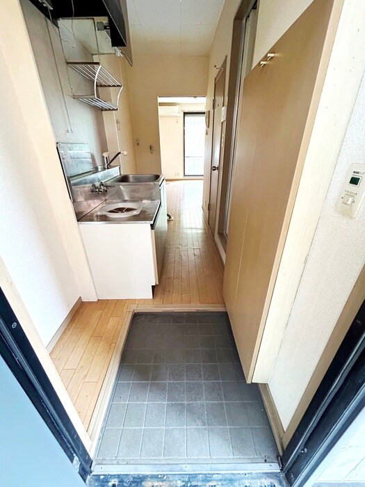 物件内観写真16　(玄関)