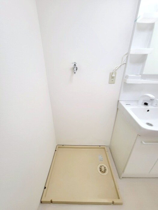 物件内観写真18　(洗濯機置場)