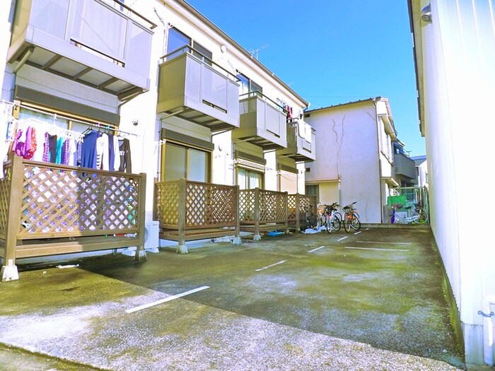 物件外観写真4　(駐車場)