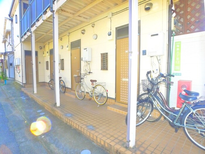 物件外観写真4　(駐輪場)