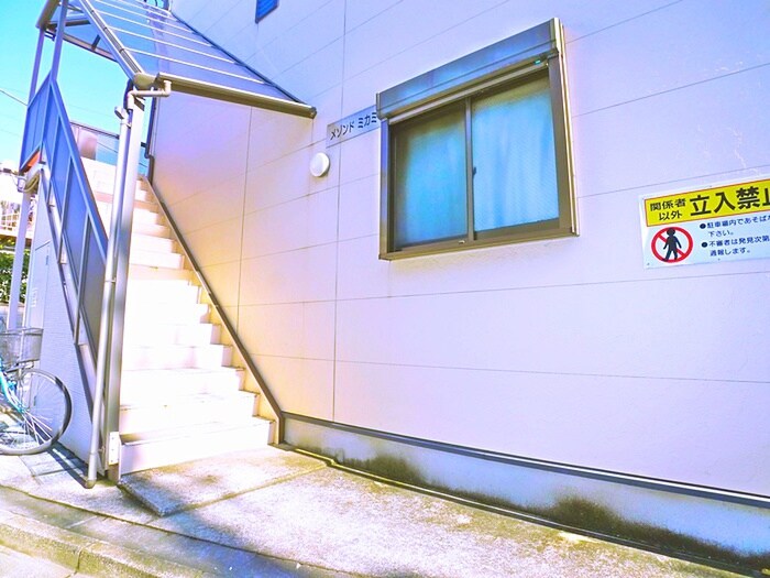 物件外観写真5　(エントランス部分)