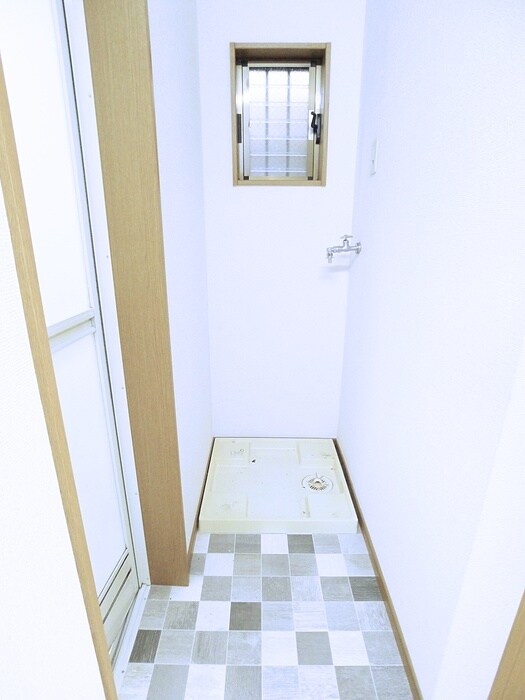 物件内観写真13　(洗濯機置場)